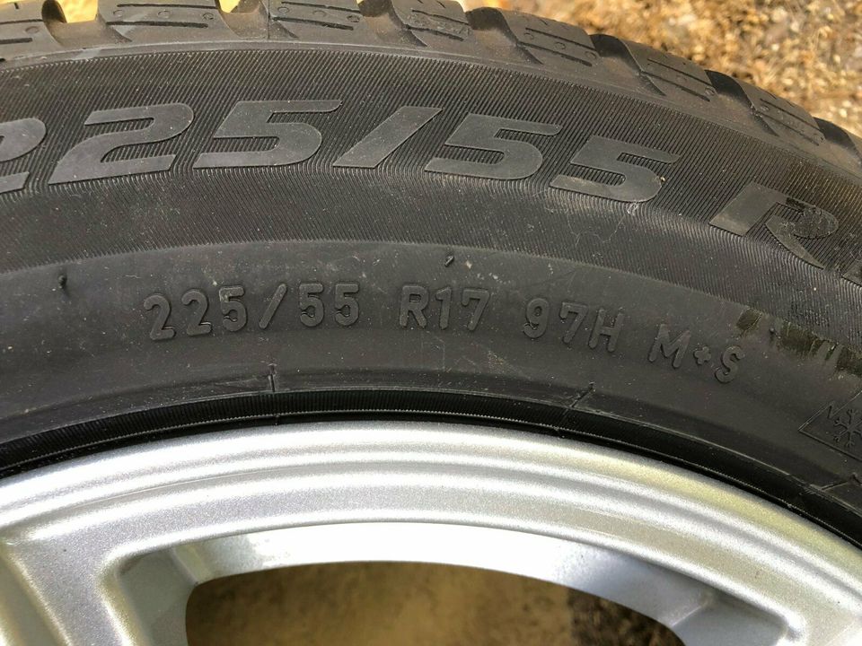 Komplettradsatz NEU Mercedes Winterreifen Pirelli 225x55 in Herrenberg