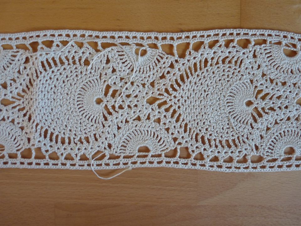 Spitze creme-farbig, 5 x 88x12,5cm, Herzen HANDARBEIT Nähen in Rohrsen