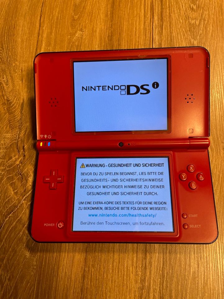 Nintendo DSi XL in Rot Mario in Köln