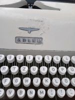 Biete hier eine Schreibmaschine an. Sachsen-Anhalt - Weißenfels Vorschau
