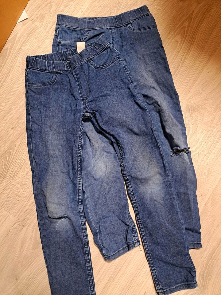 Räuberhosen, Räuberjeans, Jeans, Loch 122/128 in Hamburg