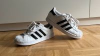 Adidas Superstar Kinder Schuhe, Gr. 30,5 Kr. München - Sauerlach Vorschau