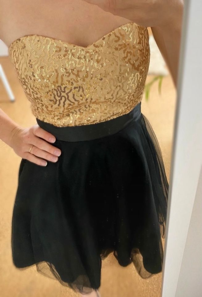 Tüllkleid schwarz mit goldenen Pailletten in München