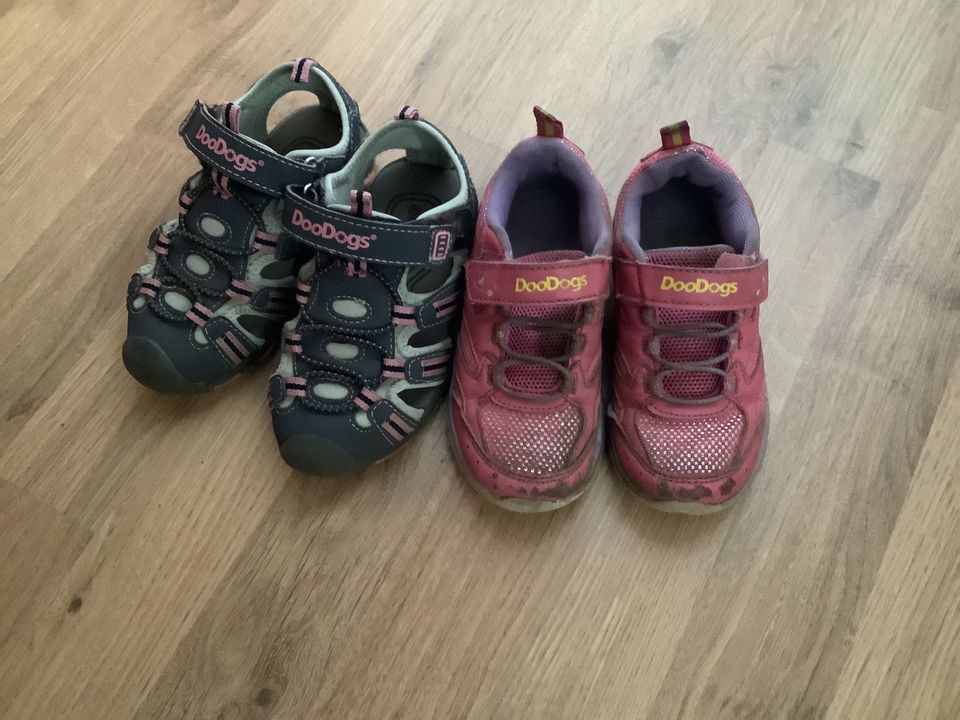 Sneakers 26 und Sandalen 26 in Neumünster