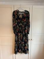 Dunkelblaues, langes Kleid, floraler Print, Blumenmuster, Mango Bayern - Untersiemau Vorschau