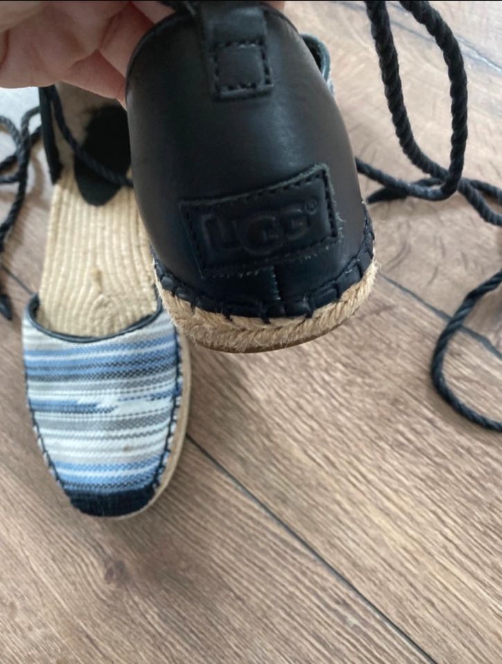 UGG Schuhe Größe 39 in Löf
