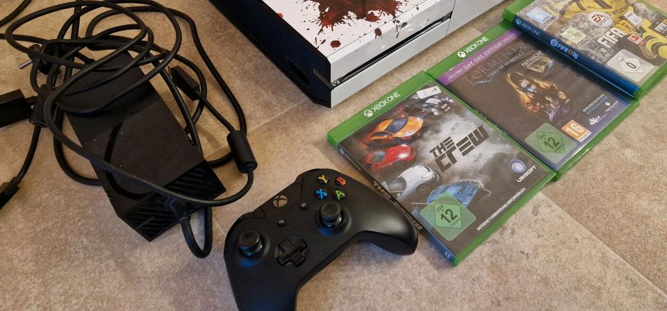 Xbox one mit 4 Spielen und Controller in Feuchtwangen