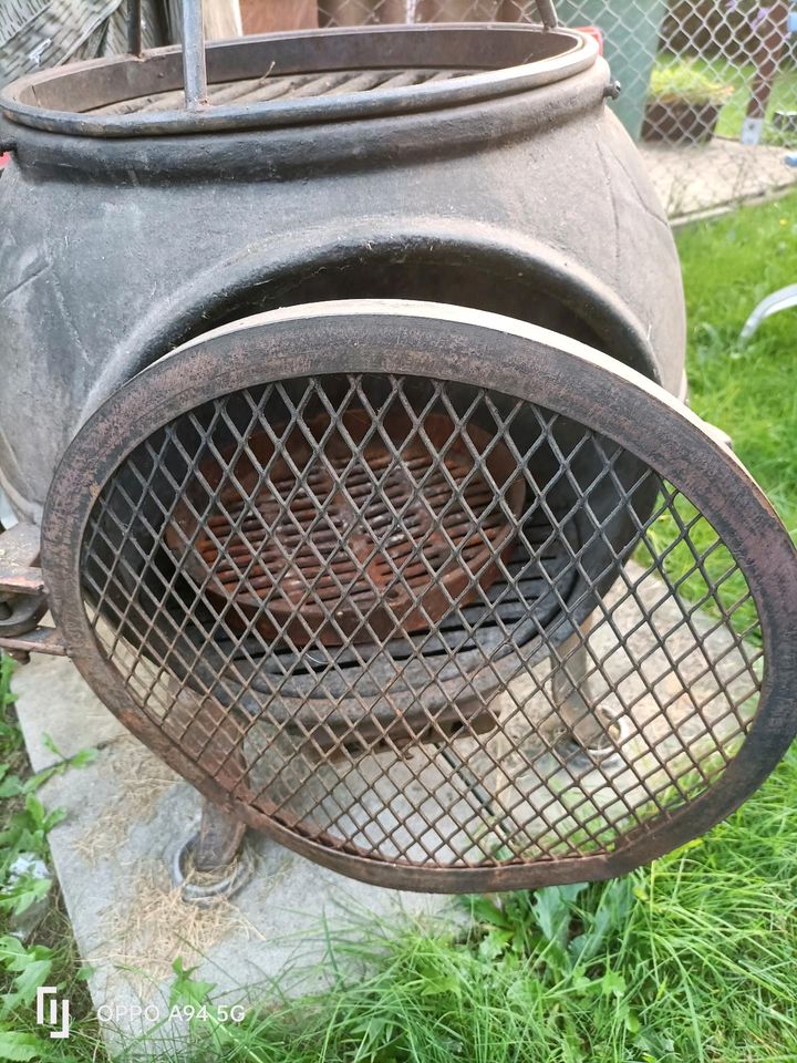 Gusseiserner Grill Garten Feuer  Fleisch am Spieß mit TurmDecke in Spremberg