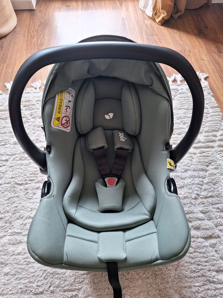 Joie i-Snug Babyschale + Isofix-Station in Weilmünster