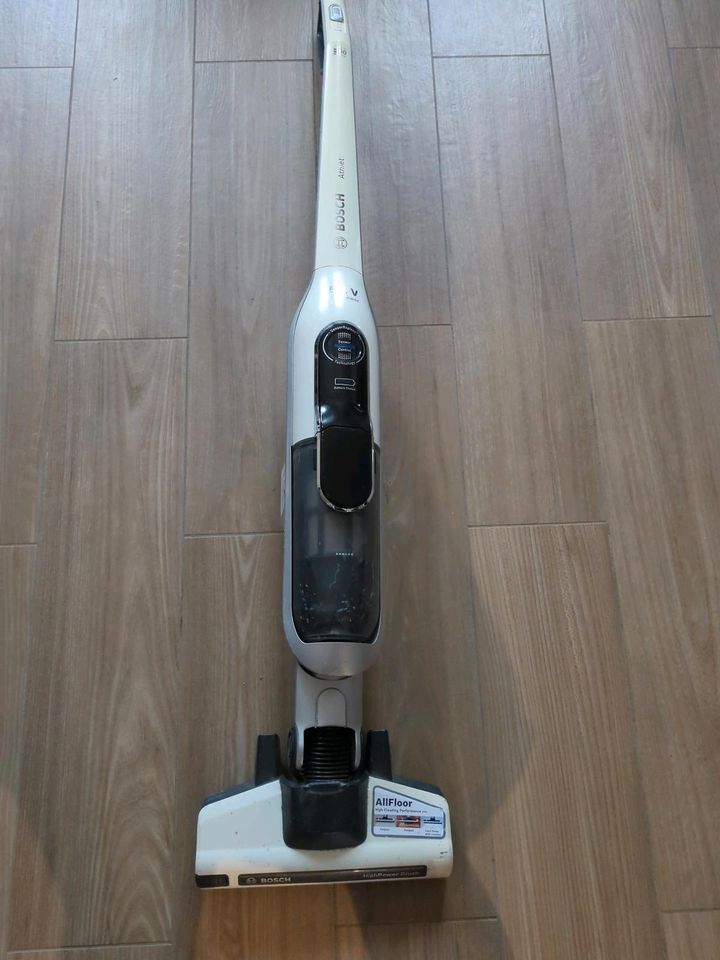 Bosch Staubsauger Athlet 25,2 V in Saarlouis