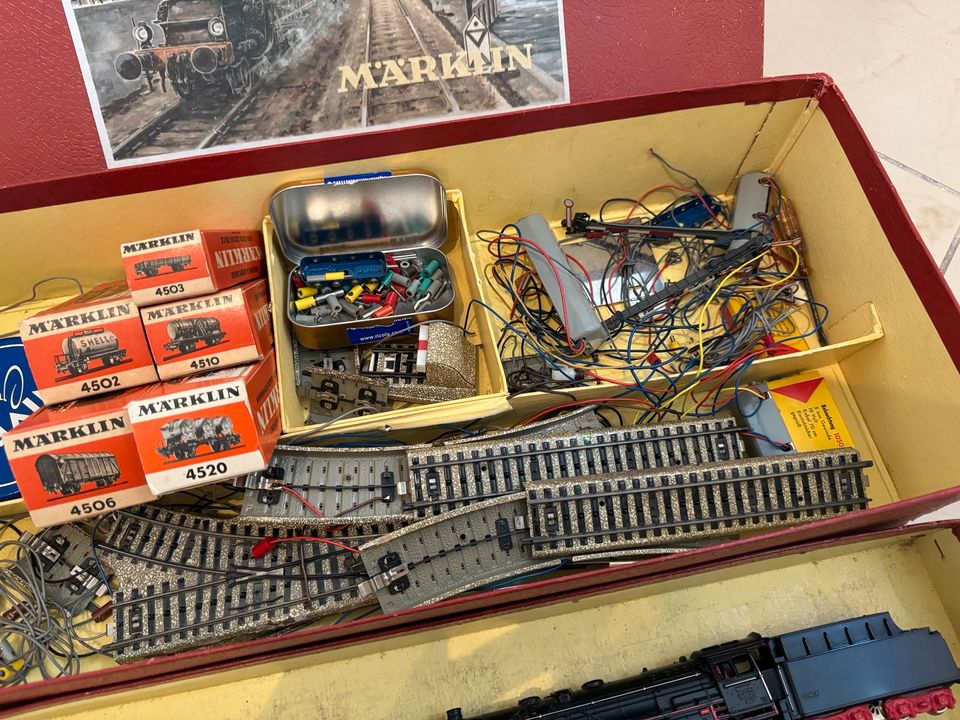 Umfangreiches Märklin Konvolut / Bahn Set mit Box, Gleise, Trafos in Taunusstein