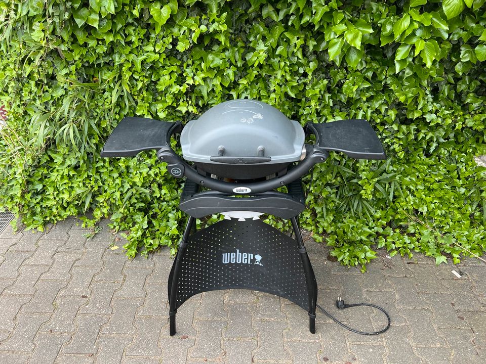 Weber Elektro-Standgrill Q1400 mit 2 Seitentischen in Düsseldorf