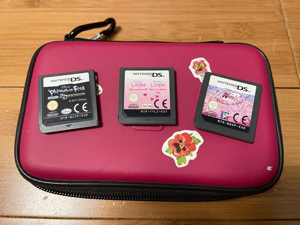 Nintendo DS (Pink) + 3 Spielen in Köln