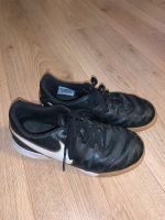 Hallenturnschuhe Nike Sportschuh Sneakers 34 indoor Fußballschuhe Leipzig - Gohlis-Mitte Vorschau