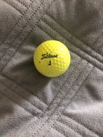 Ein gelber golfball (Titleist 1) Baden-Württemberg - Heidelberg Vorschau