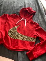 Nike Pullover rot Leoparden Muster Gr. S wie neu Original Nordrhein-Westfalen - Dormagen Vorschau