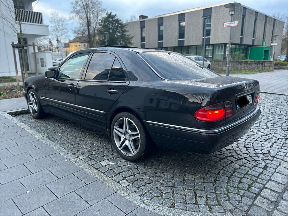 Mercedes-Benz E430 V8 mit frischem TÜV in Haag in Oberbayern