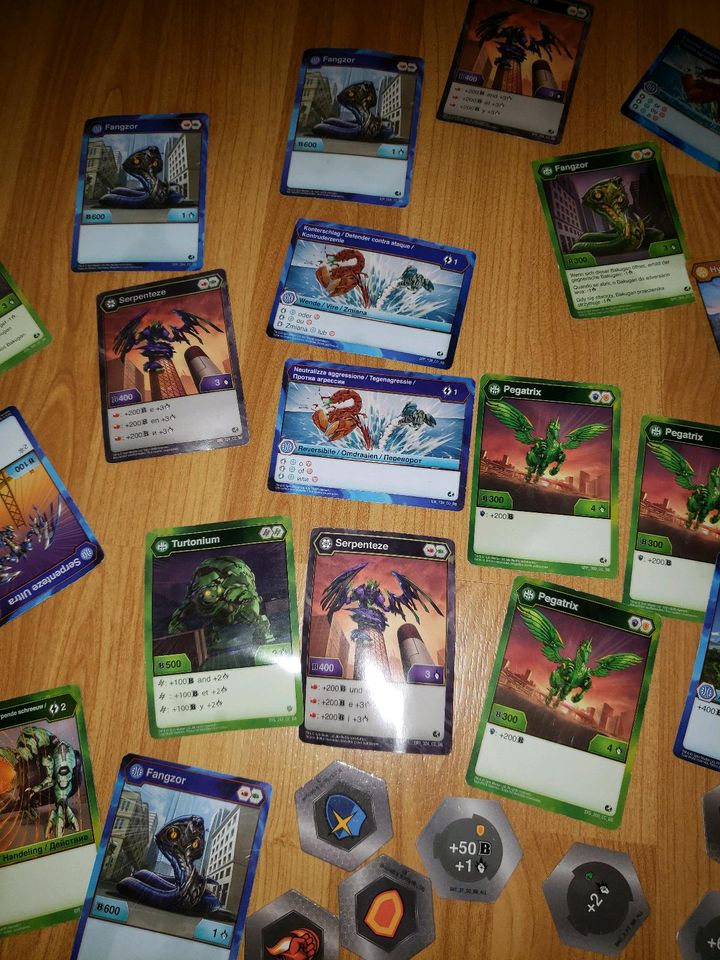 Bakugan Figuren und Karten in Schwarzach am Main