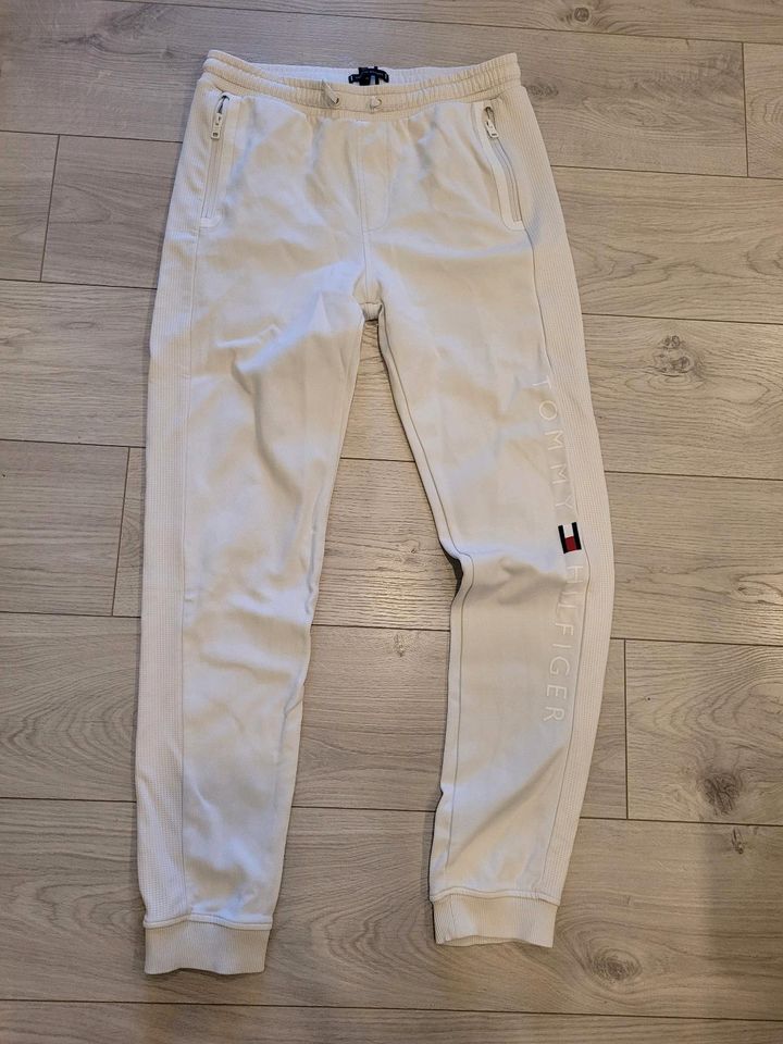 Tommy Hilfiger Jogginghose Gr 176 in Solingen