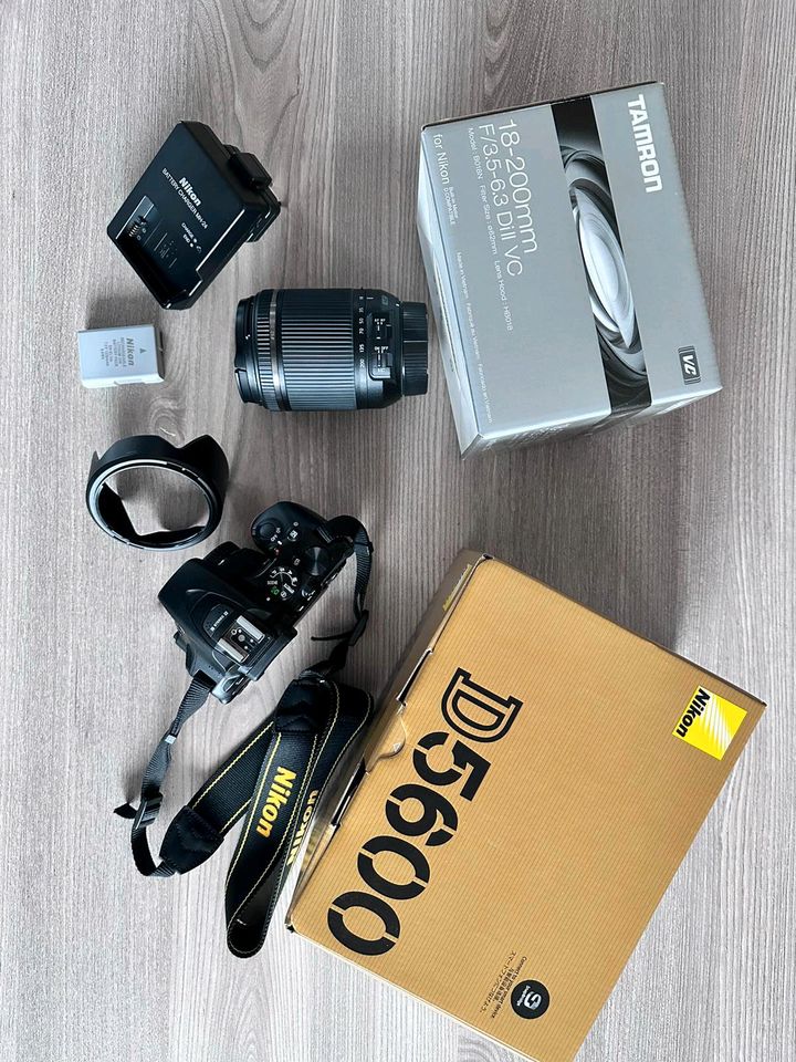 Nikon D5600 Spiegelreflexkamera inkl. Zubehör in Leutershausen