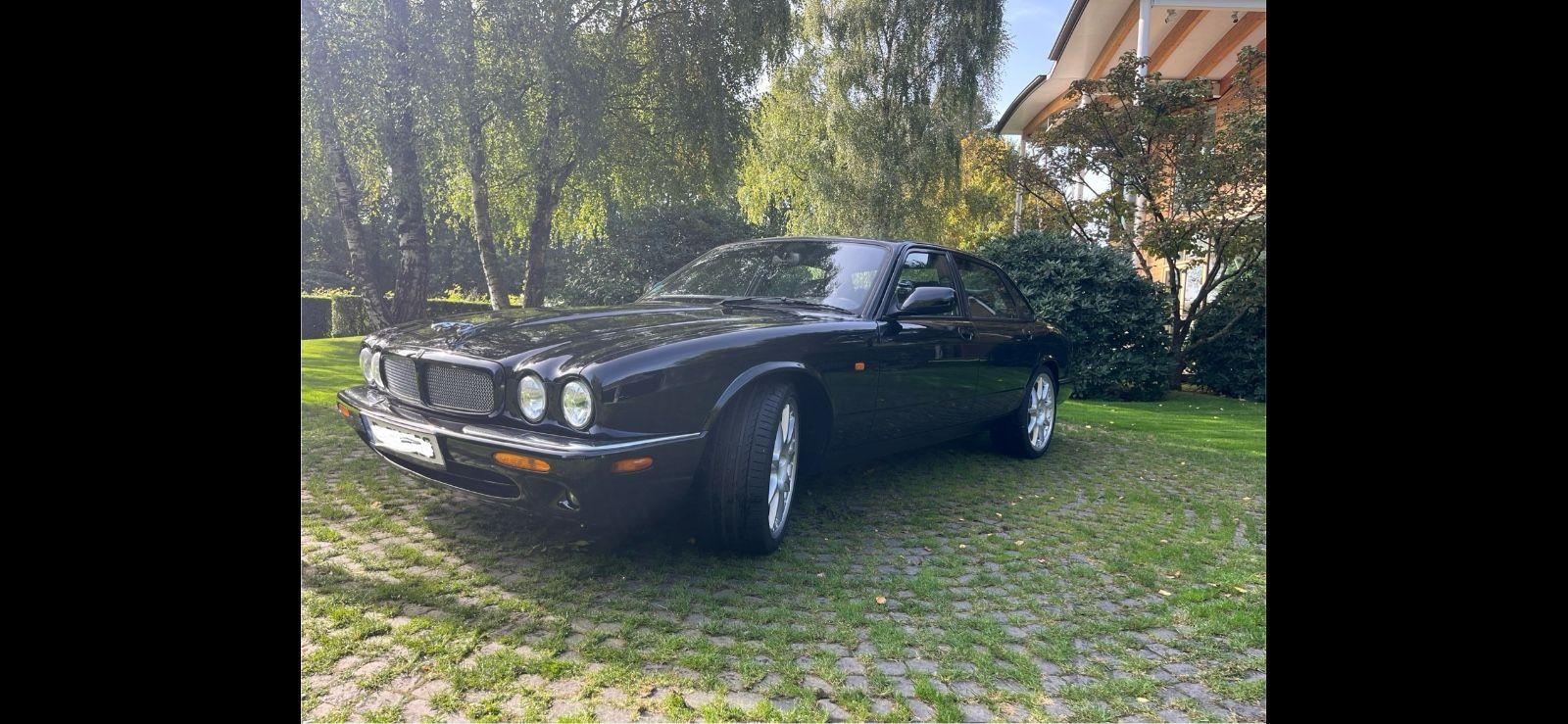 Abbildung des Autos Jaguar XJR 100