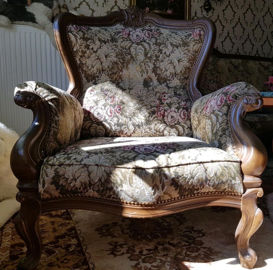 Gepflegte Stilmöbel Sofa & zwei große Sessel Blumenmuster in Küssaberg