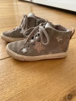 Halbschuhe Sneaker Turnschuhe Zara grau taupe Sterne Gr. 24 Nordrhein-Westfalen - Hattingen Vorschau