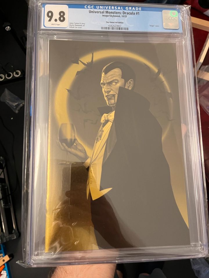 Universal Monsters: Dracula #1 InHyuk Lee Gold & Silver CGC 9.8 in Kulmbach