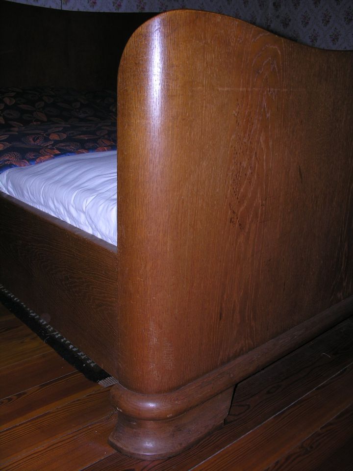 Schlafzimmer Doppelbett Schrank Antik Massivholz  komplett in Cleebronn