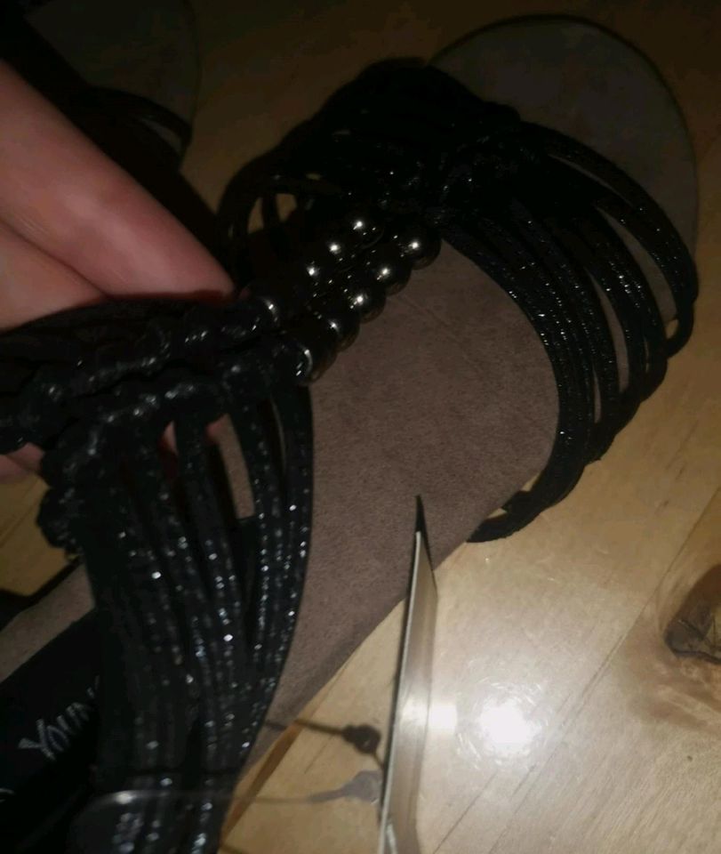 Neue Sommerschuhe , Sandalen. Größe 40, schwarz in Bockenau