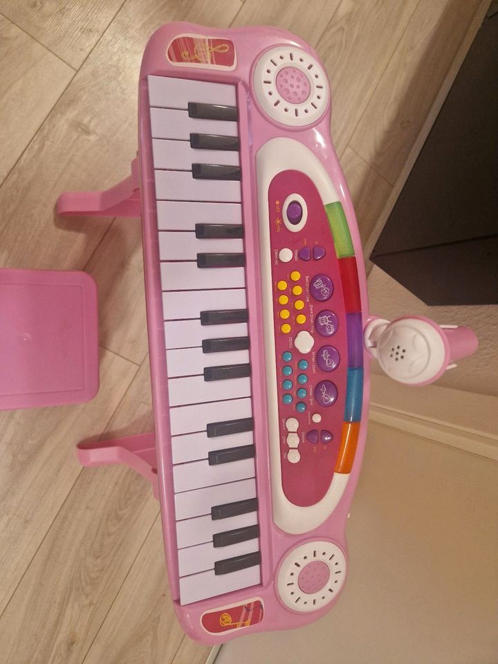 Simba Keyboard in Gröningen