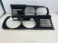 BMW E30 Frontgrill Kühlergrill vorne R/L18760920 / 18760910 Nordrhein-Westfalen - Schalksmühle Vorschau