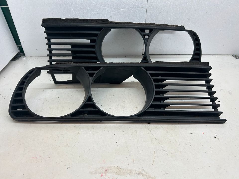 BMW E30 Frontgrill Kühlergrill vorne R/L18760920 / 18760910 in Schalksmühle