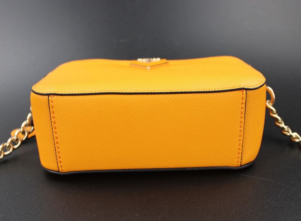 Guess Tasche Handtasche Umhängetasche Crossbody orange gold Damen in Duisburg