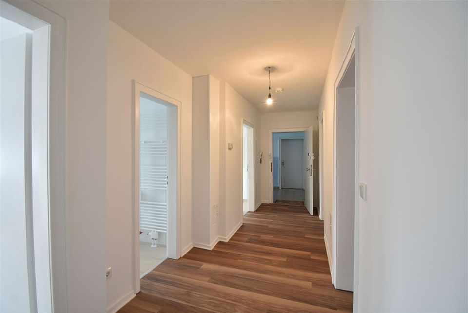 Renoviert! Geräumige 3-Zi-Altbau-Whg mit Balkon in Oberhausen in Oberhausen