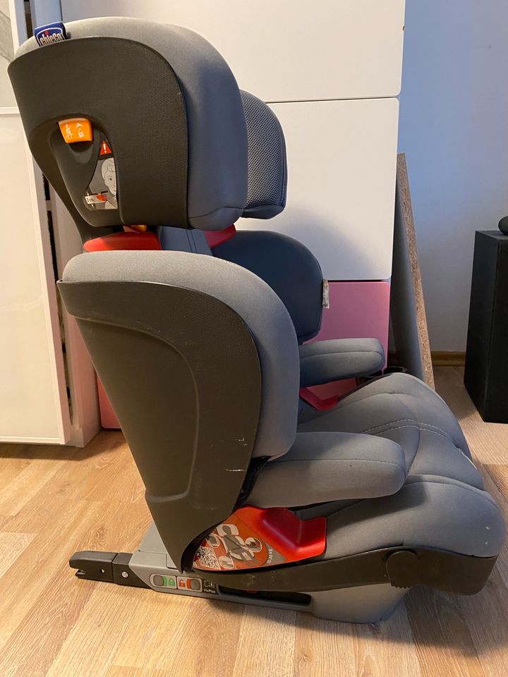 Chicco Kinder Autositz Isofix grau in München