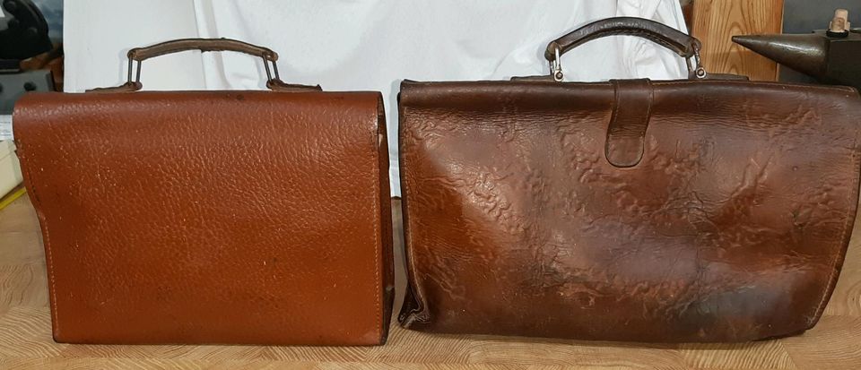 2 alte, intakte Ledertaschen ! in Sande