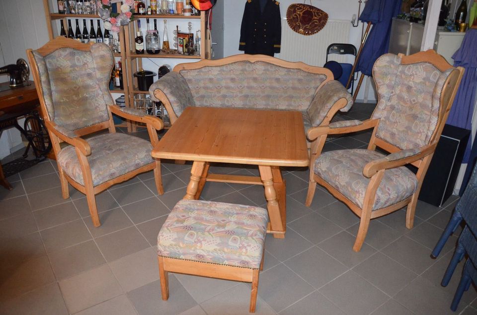 Sofa, Sessel, Hocker, Wohnzimmertisch Landhausstil in Trebur