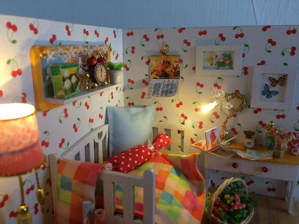 DIY Dollhouse Miniatur Bausatz herbstliches Zimmer mit Licht in Kaiserslautern