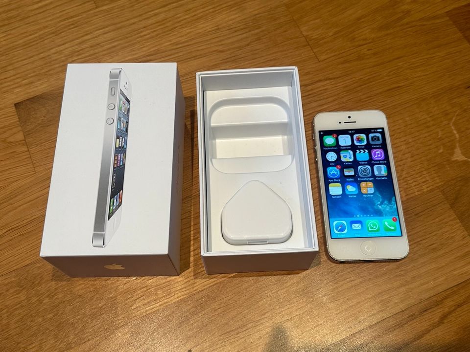 iPhone 5 Silber 16 GB mit originalem Karton in Ismaning