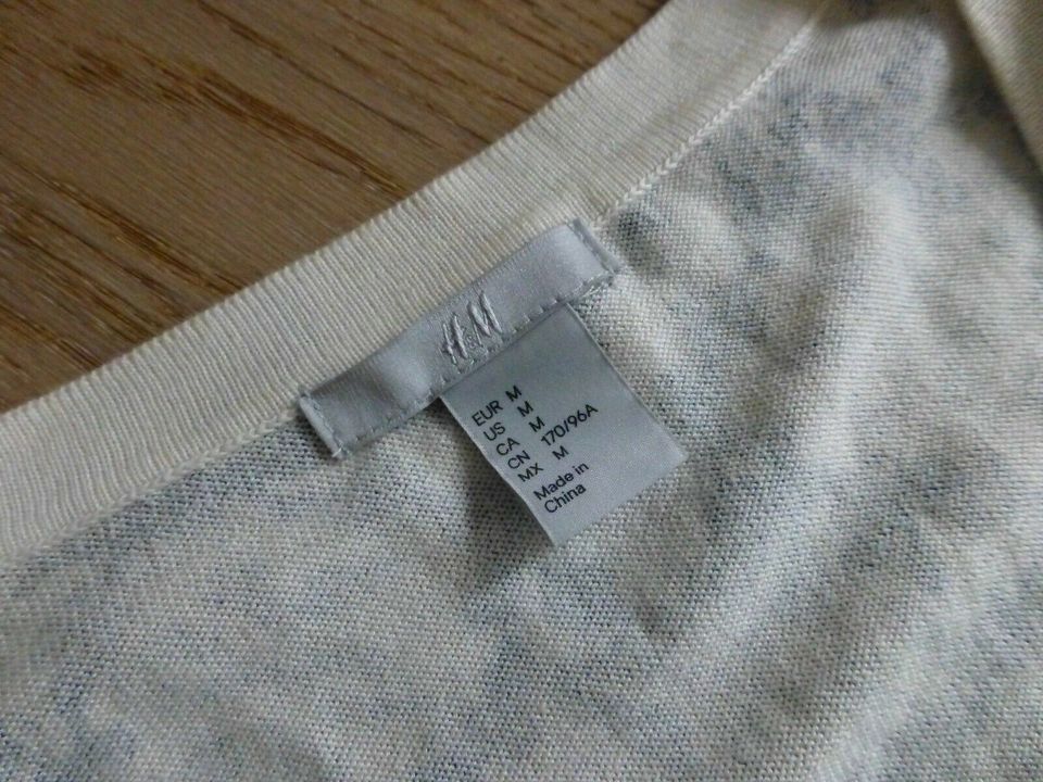 NEU H&M Strickjacke weich M Blumen 38 40 creme schwarz Cardigan in Köln