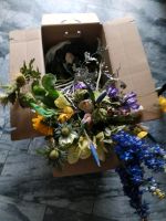 grosser Karton schöne Kunstblumen Nordrhein-Westfalen - Horstmar Vorschau