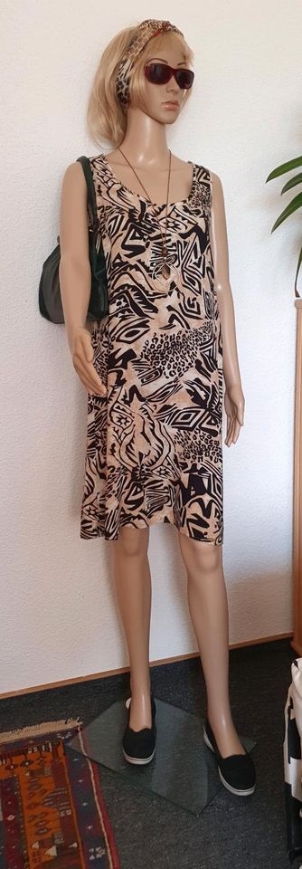 Schönes Kleid (Leo) Animalprintdesign in 38 in Hollern-Twielenfleth