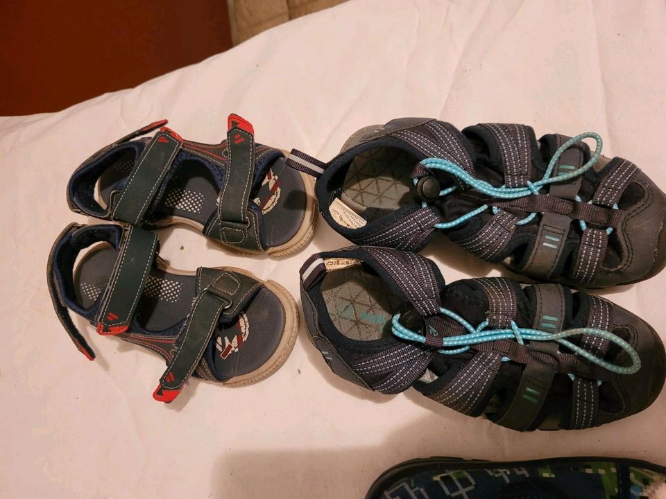 Kinderschuhe Sandalen Fußballschuhe Turnschuhe in Ilsede