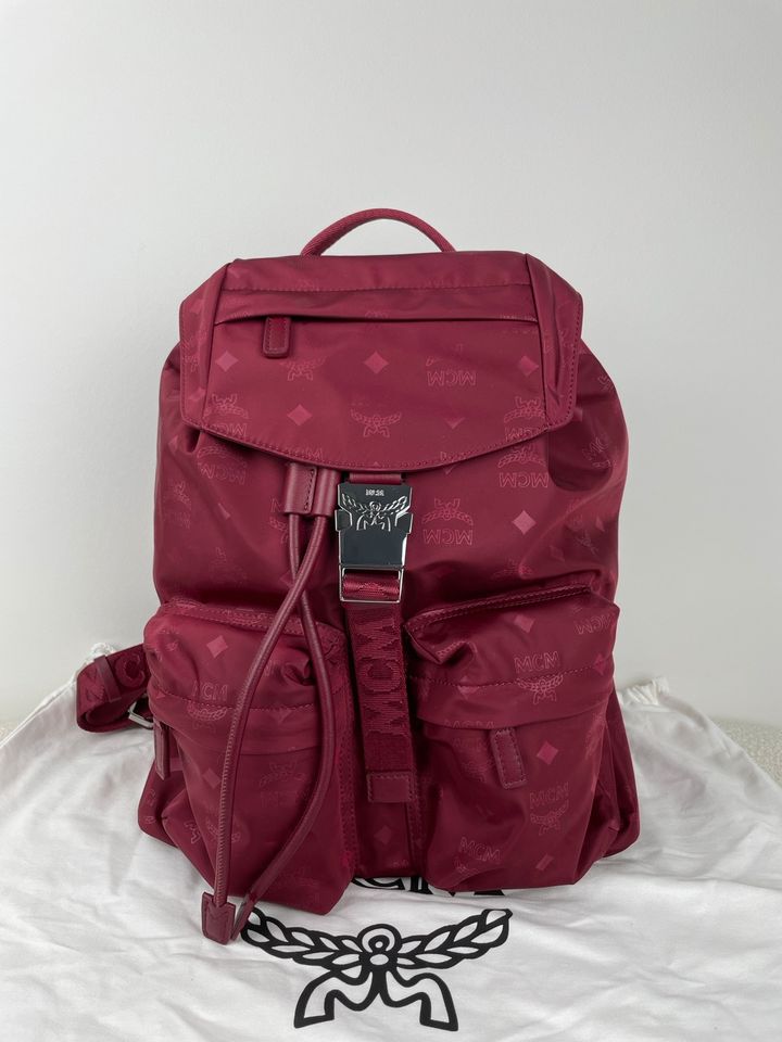 MCM Rucksack Nylon Rot Weinrot Backpack Zugband in Kiel