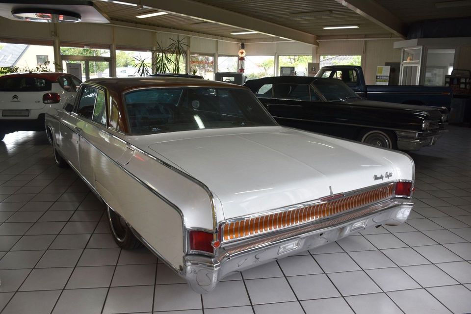 Oldsmobile 98 in Neuberend