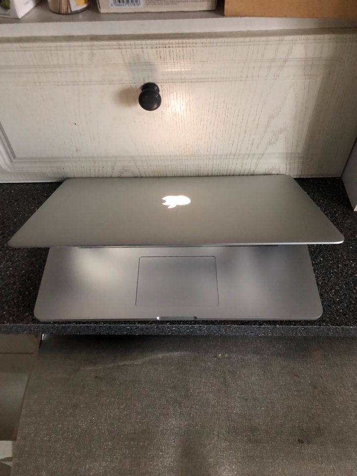 MacBook Pro Retina 15 Zoll Sonoma in München