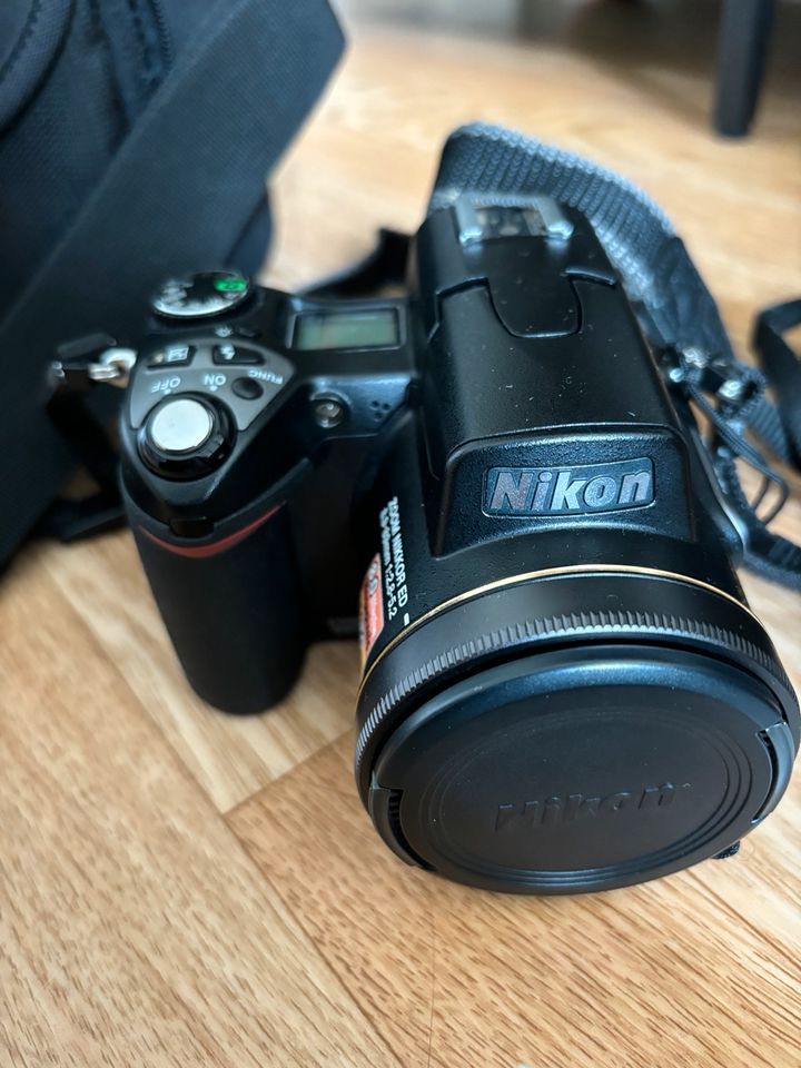 Nikon 8800 Coolpix Set mit Tasche und Ladekabel Digitalkamera in Berlin