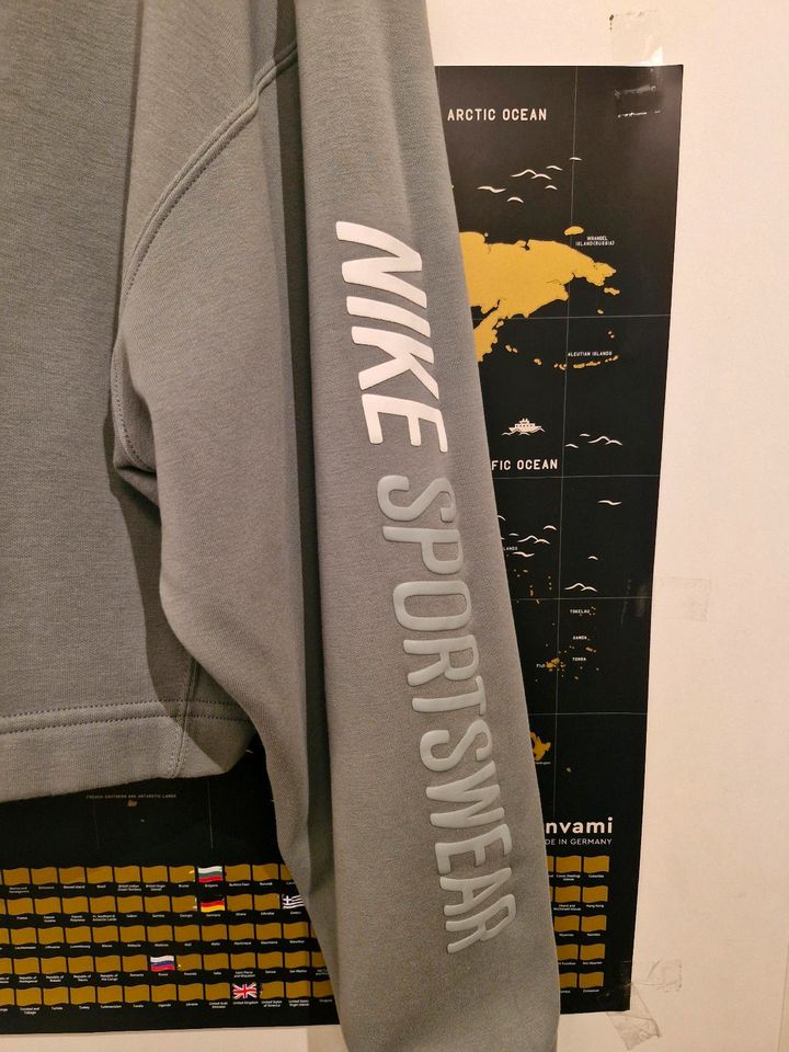 Nike sportswear Bauchfreier pulli in Rühen