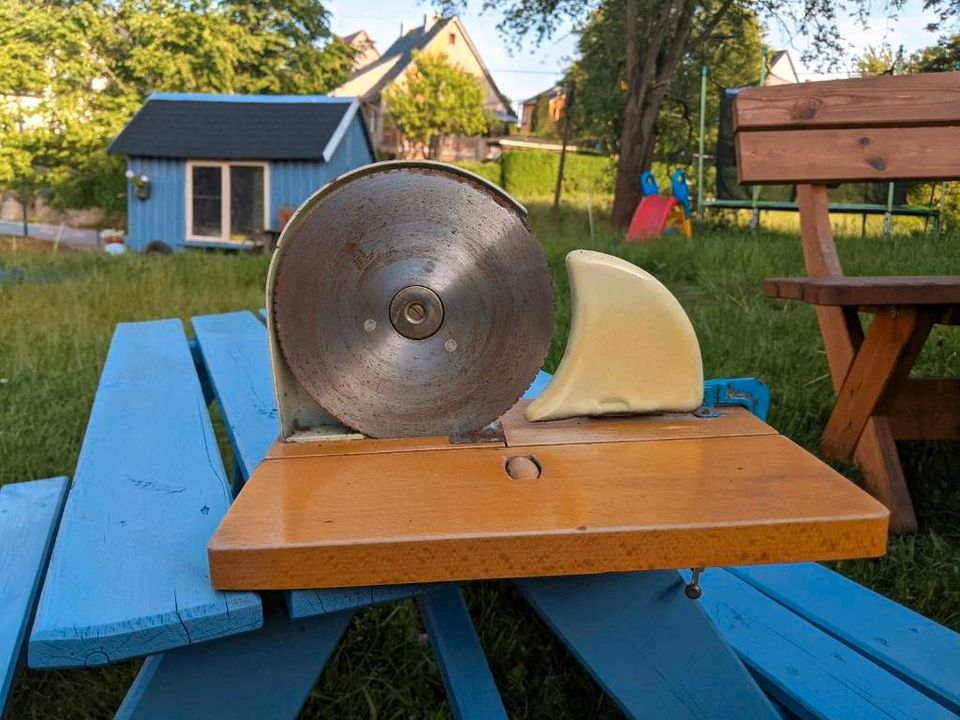 Brotschneidemaschine (historisch, antik) in Wallroda